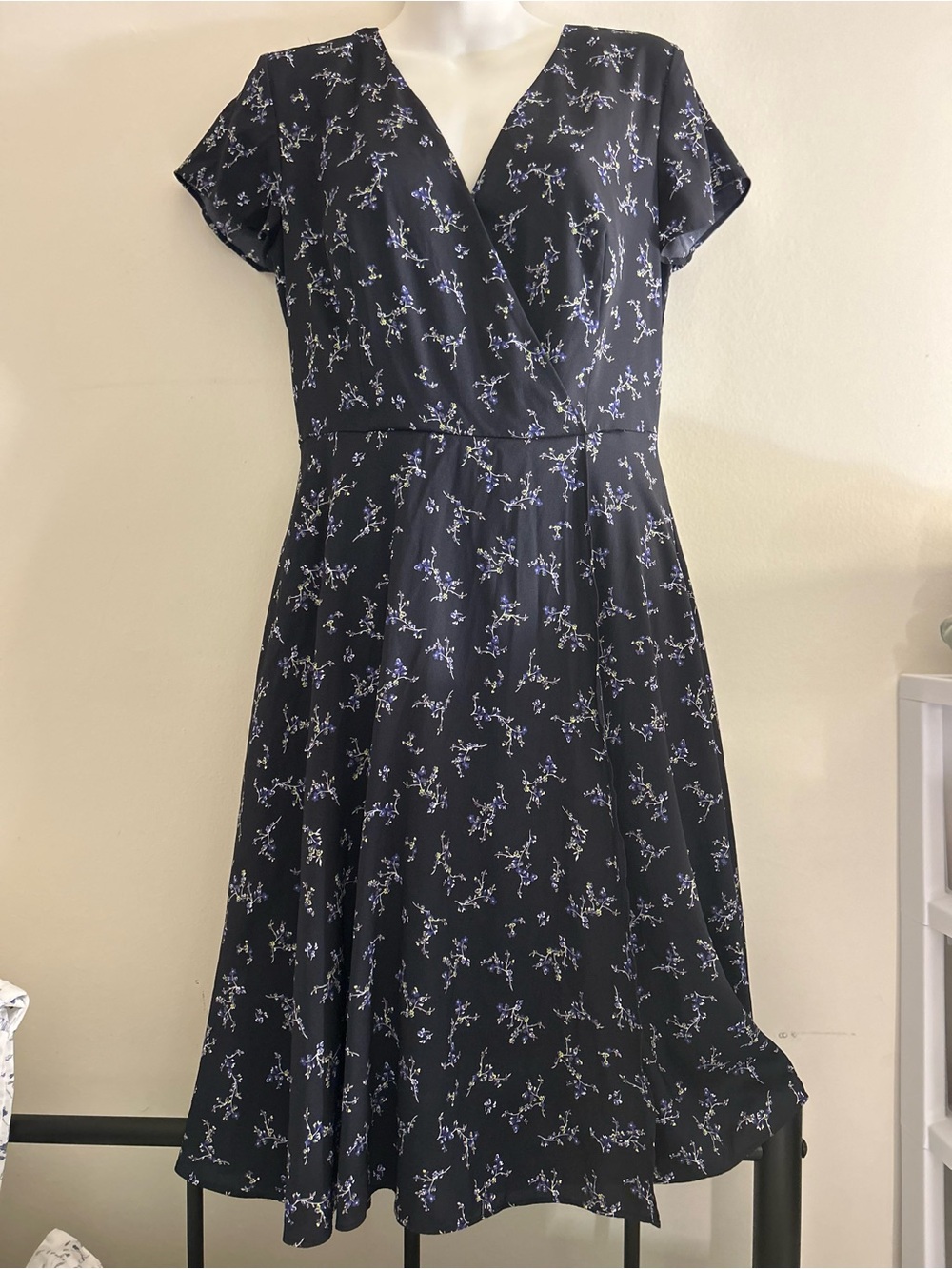 Ann Taylor Navy Floral Faux Wrap Midi Dress Size 2